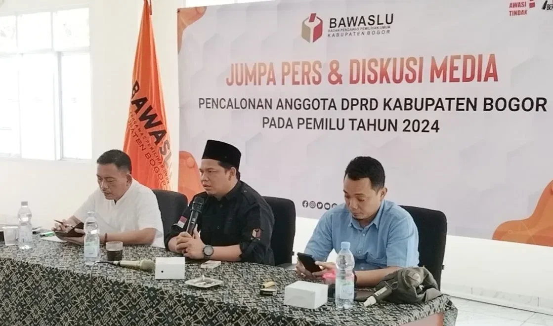 Koordinator Divisi Pencegahan Bawaslu Kabupaten Bogor Burhanuddin mengungkap bahwa 21 bakal Caleg terindikasi kecurangan. ANTARA/M Fikri Setiawan.