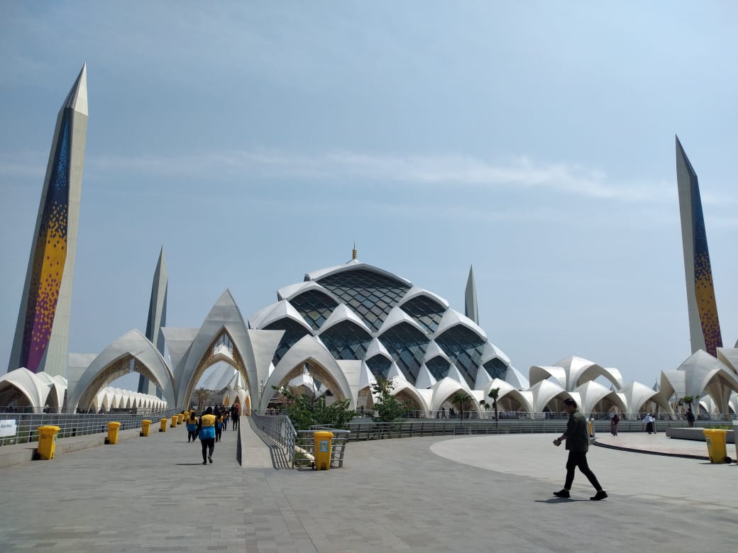 Mantan Pengelola Parkir Masjid Al Jabbar Harap Dimediasi Langsung oleh Gubernur Ridwan Kamil