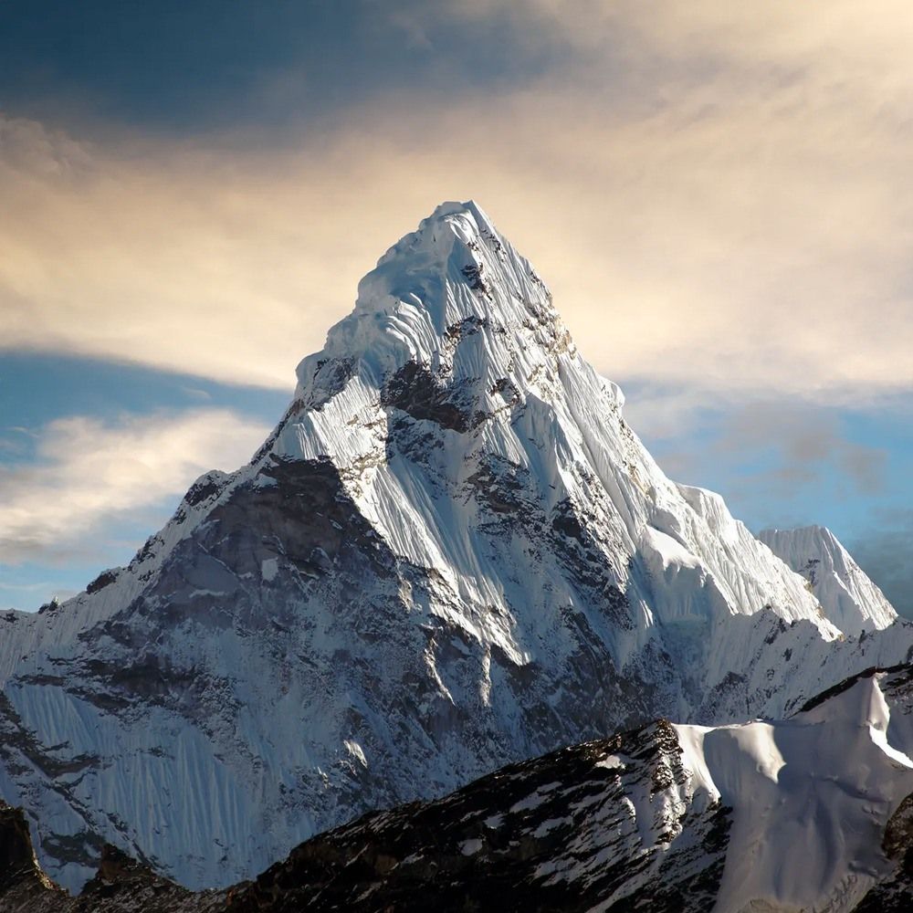 6 Nyawa Melayang Akibat Jatuhnya Helikopter Dekat Gunung Everest
