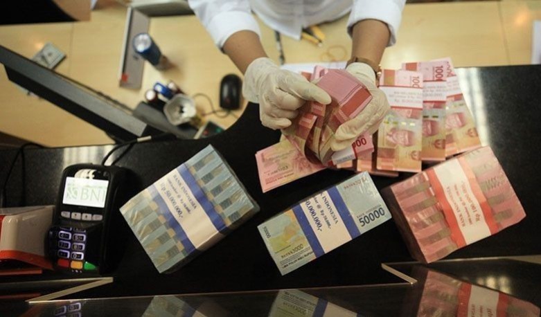Observers Rate Rupiah Likely to Weaken on Friday