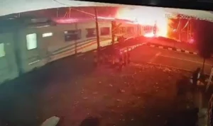 PT KAI update soal kecelakaan kereta api 112 Brantas dan truk muatan besar di jalur jembatan wilayah Sematrang, Jawa Tengah. Tangkap layar Instagram/@infojawabarat.