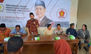Permasalahan mengenai pengelolaan sampah di Jawa Barat terus disosialisasikan oleh anggota DPRD Jabar Komisi IV Daddy Rohanady.