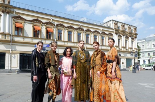 Keren! 12 Brand Lokal Indonesia Tampil Memukau di Internasional Moscow Fest Edition 