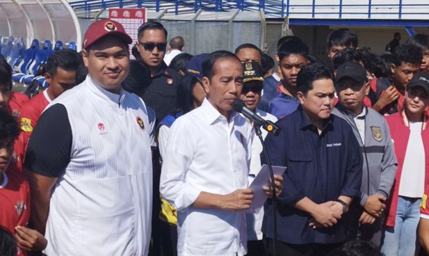 Usai Tinjau Stadion Si Jalak Harupat, Presiden Jokowi Puji Erick Thohir Terkait Seleksi Timnas U-17 di Bandung