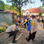Polisi dan DLHK Lakukan Aksi Bebersih di TPA Cipayung