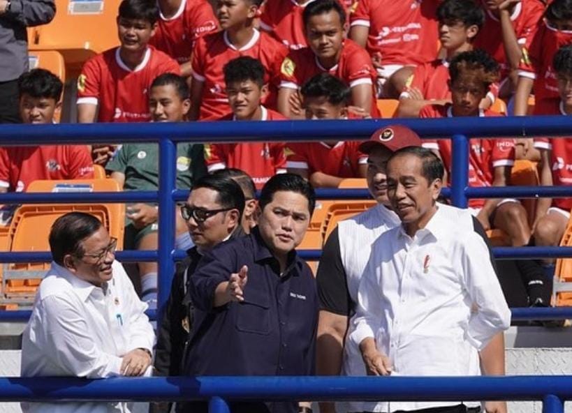 Presiden Jokowi puji kemajuan PSSI di bawah pimpinan Erick Thohir saat ia tinjau Stadion Si Jalak Harupat dan seleksi pemain Timnas U-17. Instagram/@erickthohir.
