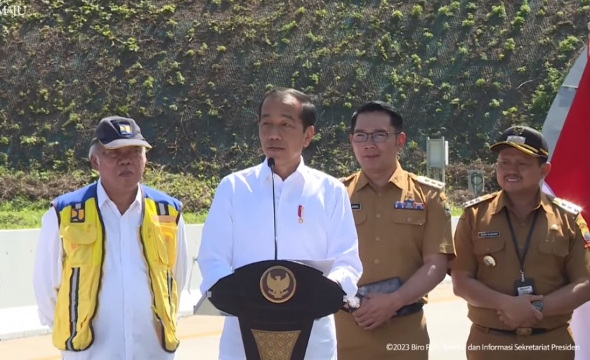 Presiden Jokowi sebut Tol Cisumdawu menjadi Tol pertama di Indonesia yang memiliki twin tunnel dan dibangun selama 12 tahun. PMJ News/Tangkap layar YouTube/Sekretariat Presiden.