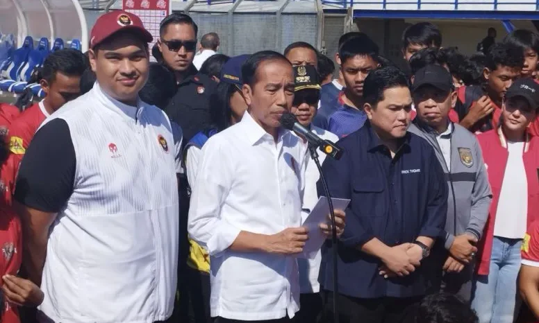 Presiden Jokowi tinjau kondisi Stadion Si Jalak Harupat Soreang hari ini Rabu, 11 Juli 2023 menjelang laga Piala Dunia U-17. ANTARA/Bagus Ahmad Rizaldi.
