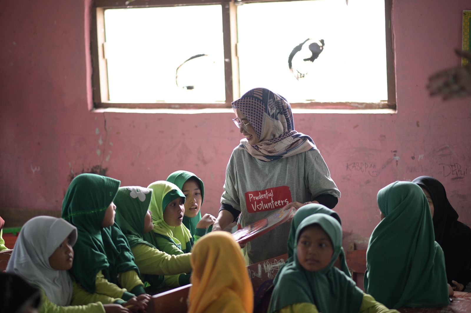 Prudential Indonesia memberikan bantuan berupa renovasi rumah melalui program Covid-19 Relief bersama Prudence Foundation.