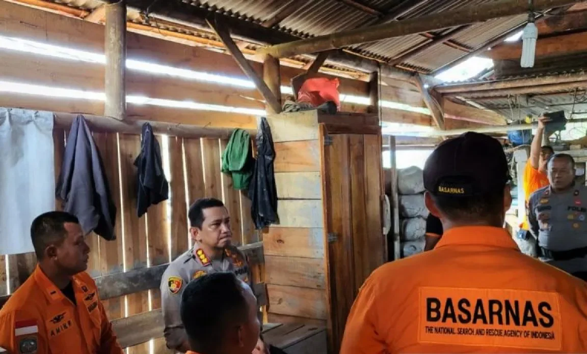 Tim SAR Gabungan masih upaya evakuasi terhadap 8 penambang emas yang terjebak di Kawasan Pertambangan Emas Rakyat Kabupaten Banyumas. ANTARA/HO-Basarnas Cilacap.
