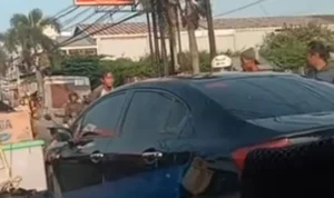 Viral! Pengemudi Sedan di Cirebon Diteriaki Tabrak Lari Hingga Kaca Mobil Pecah, Ternyata Dikejar Oknum Leasing