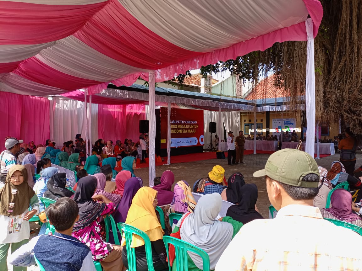 Emak-emak Pedagang Pasar Ujungjaya Sumedang Kecewa Presiden Jokowi Batal Berkunjung, Tapi Bahagia Jalan Mendadak Bagus