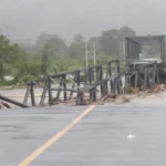 Akibat Diterjang Banjir, Jembatan Kawanua Penghubung Desa di Maluku Tengah Putus