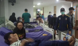 Korban diduga keracunan usai santap nasi kotak dalam reses salah satu Anggota DPRD Cimahi tengah menjalani perawatan di salah satu rumah sakit di Kota Cimahi, Minggu (23/7)