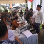 Ilustrasi: Sejumlah warga Bogor saat hendak mendaftar koperasi.