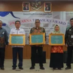 Penyerahan Dwiwarna Treasury Award Penyajian Laporan Keuangan Tahun 2022 dan IKPA Semester I Tahun 2023 Satuan Kerja Lingkup Kanwil DJPb Provinsi Jawa Barat