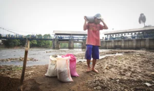 Bendung Katulampa Surut, Membawa Berkah Bagi Warga Sekitar