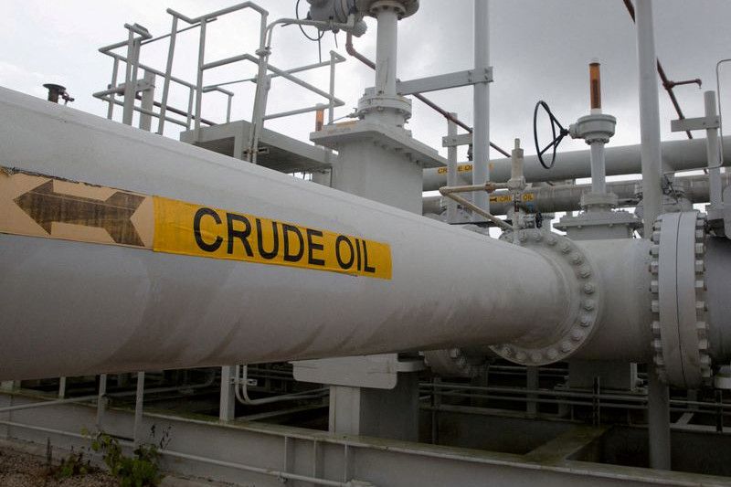 US Crude Supplies Fall, Other Oil Data Mixed