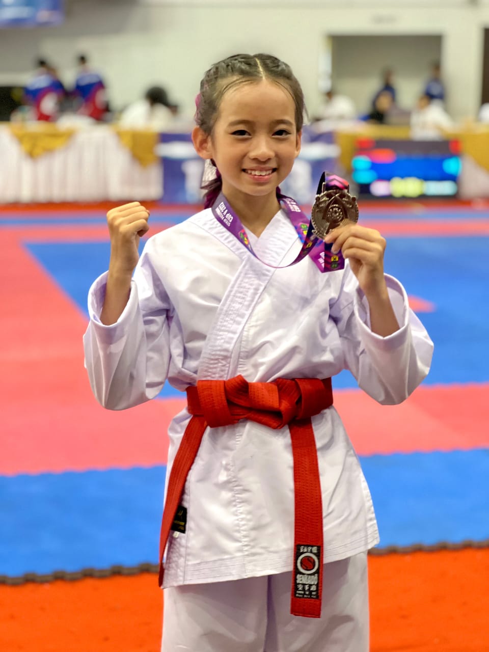 Bintang Olivia berhasil meraih Juara II dalam Kejuaraan Karate STKIP Pasundan Cup V Sirkuit II Jabar untuk Kelas Kata Pemula Putri.