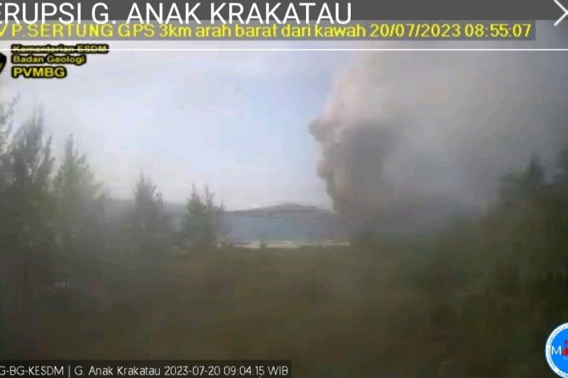 Waspada! Gunung Anak Krakatau Kembali Erupsi, Abu Vulkanik Membumbung Tinggi hingga 2.000 Meter