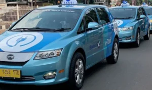 Mobil listirik bekas taksi dijual oleh blue bird