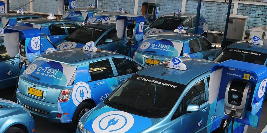 Armada mobil listrik bekas taksi Blue Bird dijual Rp 400 jutaan