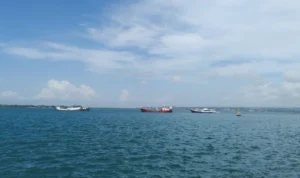 BMKG: Waves on Bali's Ferry Routes Reach Four Meters