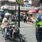 Polisi Lakukan Penindakan Sanksi Tilang terhadap Ratusan Pengendara Motor di Hari Pertama Operasi Patuh Lodaya 2023 di Sukabumi