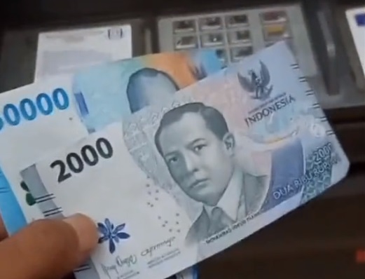 Viral di TikTok Tarik Tunai Rp100 Ribu di ATM Keluar Pecahan Rp52 Ribu, Apa Benar?