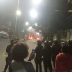 Senin (14/8/2023) malam, kawasan Dago Elos, Bandung, Jawa Barat menjadi saksi terjadinya kerusuhan antara warga dan aparat kepolisian.