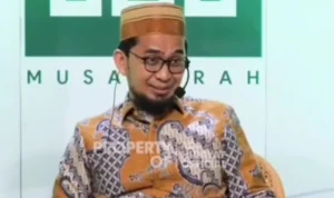 Ustad Adi Hidayat yang menjelaskan mengenai ayat-ayat perlindungan dari gangguan jin. (instagram)