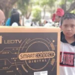 Pemenang hadiah umroh Jalan Sehat Anak Rakyat di Makasar yang siganti dengan TV serta dispenser. (ist)