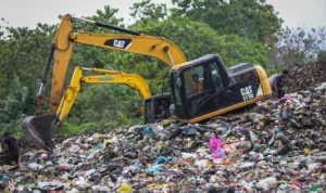 Ilustrasi: Pengolahan sampah di eks-TPA Cicabe, Kota Bandung.