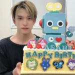 Asahi Treasure saat berpose dengan kue ulang tahun di hari jadinya ke 22 hari ini. (instagram @treasureasahi.id)