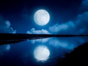 Ilustrasi Fenomena Super Blue Moon yang bisa disaksikan 31 Agustus nanti. (freepik)