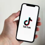 emerintah Kota New York mengambil langkah tegas dengan melarang penggunaan aplikasi TikTok pada perangkat milik pemerintah, dengan alasan utama terkait masalah keamanan.