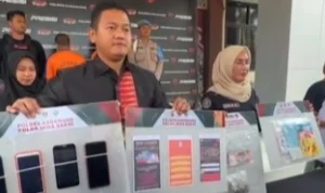 Jumpa Pers Kasus Judi Togel Online di Karawang. (Tangkapan layar video instagram @satreskrim-polreskarawang)