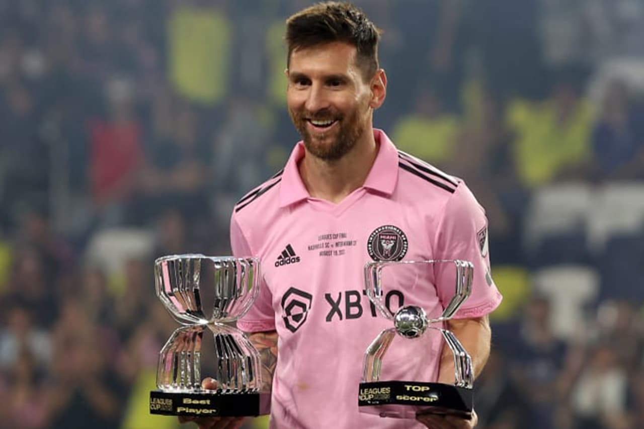 Lionel Messi Angkat Piala Liga Usai Inter Miami Mengalahkan Nashville
