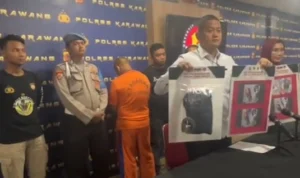 Konferensi Pers Tim Sanggabuana Polres Karawang terkait penangkapan pelaku pengancaman di sebuah toko di Karawang.