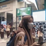 Aktivitas peserta didik Yayasan Pendidikan SMA Bina Muda di Kecamatan Cicalengka, Kabupaten Bandung sepulang sekolah. (Yanuar/Jabar Ekspres)