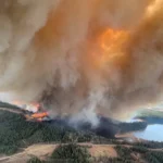 Kota Osoyoos dan sekitarnya di provinsi British Columbia, Kanada, menghadapi situasi genting akibat kebakaran hutan yang tak terkendali.