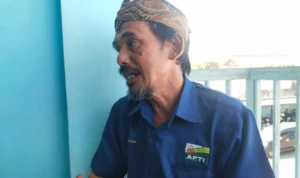 Bendahara Dewan Pimpinan Cabang Asosiasi Petani Tembakau Kabupaten Sumedang, Didi Rohmana, saat diwawancarai, Kamis, 24 Agustus 2023. Jabar Ekspres/Dedi Suhandi.