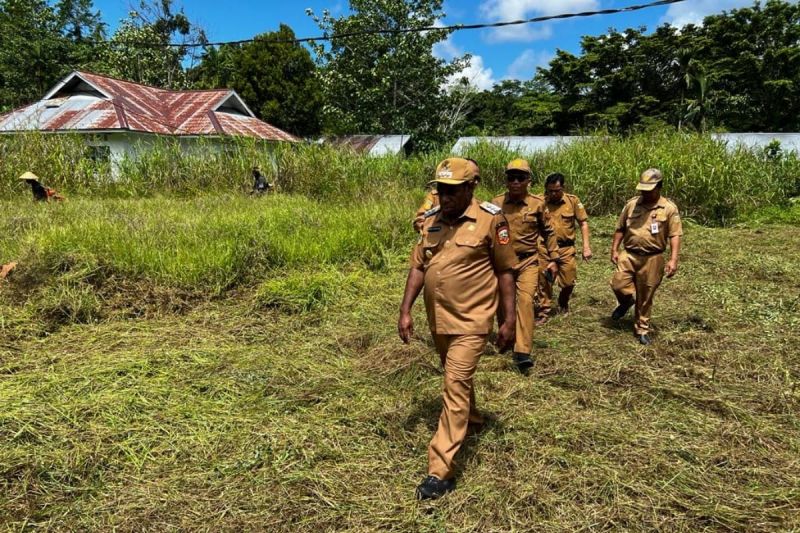 Bupati Keerom Minta Distrik Terus Berikan Pelayanan Publik Maksimal