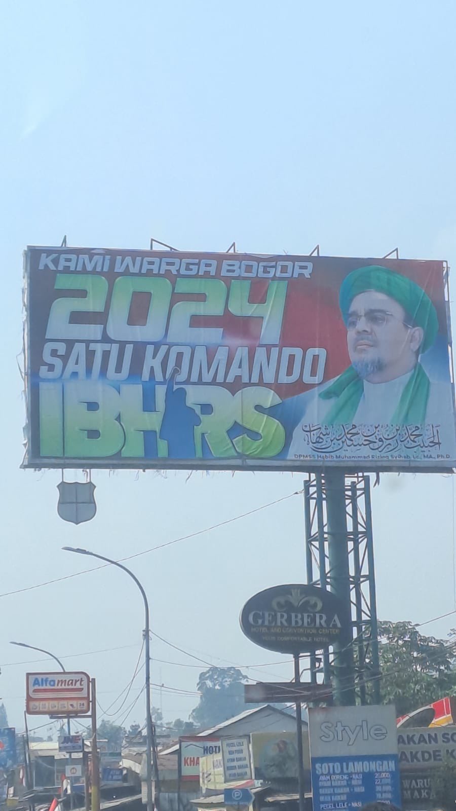 Penampakan Baliho Habib Rizieq Shihab di Bogor.