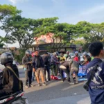 Breaking News! Laka Lantas Motor dan Mobil di Jalan Dr. Djunjunan Kota Bandung (Foto: Atep Hilmansyah/Jabar Ekspres)