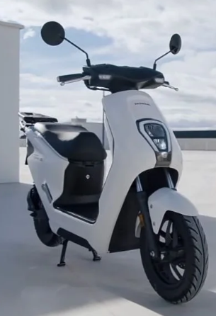 Honda Meluncurkan EM1 e Motor Listrik Canggih dengan Gaya Futuristik