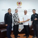 Wakil Wali Kota Bogor, Dedie A. Rachim menerima SK ditunjuknya Kota Bogor sebagai tuan rumah pelaksanaan Pekan Olahraga Beladiri Nasional. (Yudha Prananda / Jabar Ekspres)