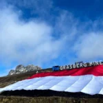 Bentangkan Bendera Merah Putih dengan Ukuran  3.431,25 Meter, PT Freeport Indonesia Pecahkan Rekor Dunia