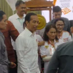 Presiden RI Joko Widodo saat berfoto dengan kader Jaman. Jabar Ekspres/Ayu Lestari.