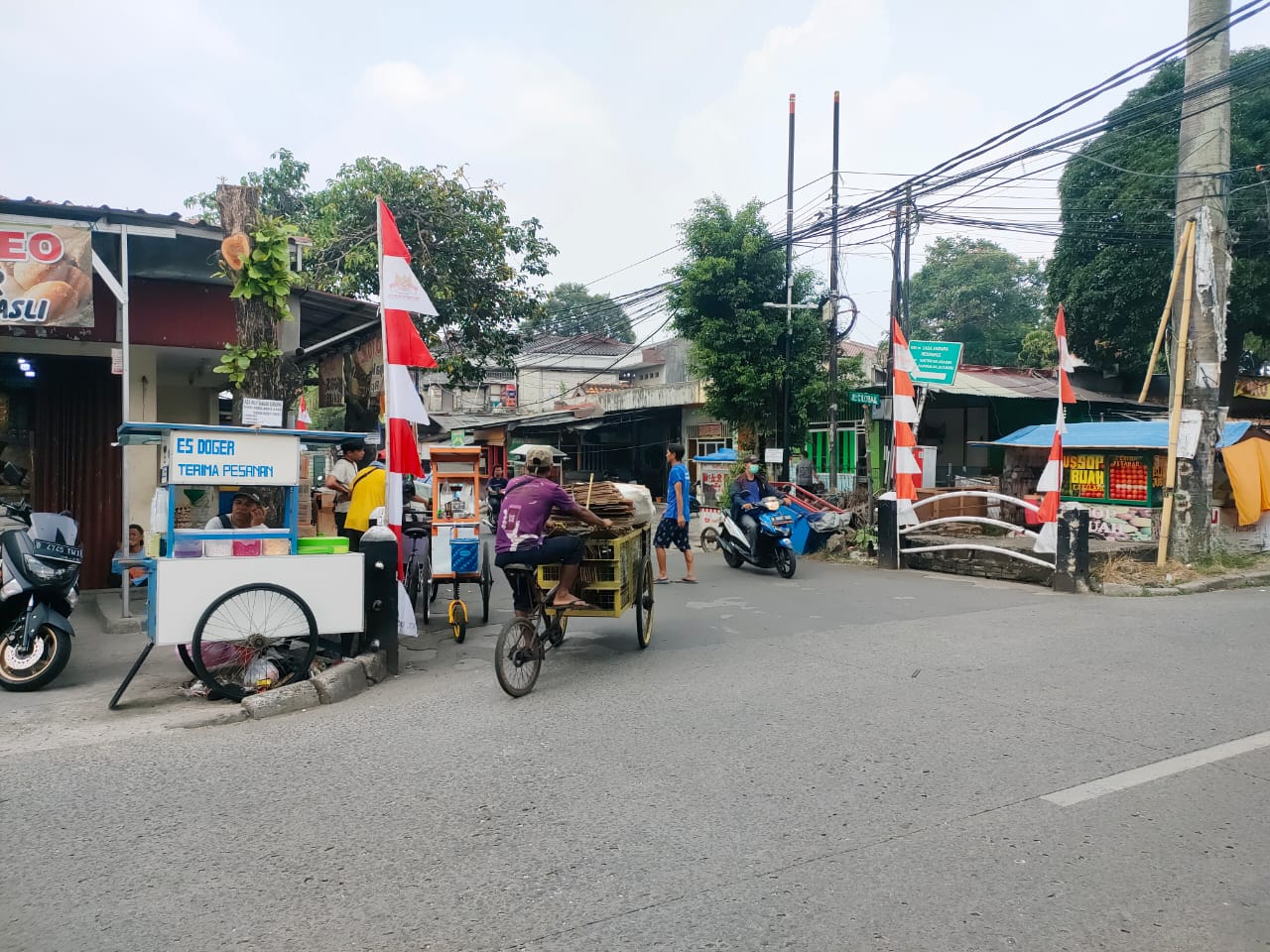 Jalan Cilobak, Cinere, Depok, Jawa Barat yang menjadi tempat tawuran warga pada Senin, 7 Agustus 2023. Jabar Ekspres/Rubiakto.